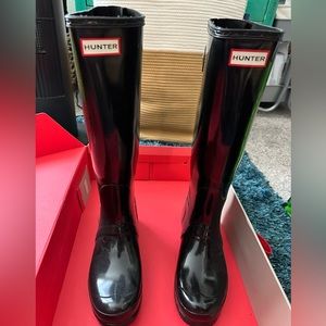 HUNTER rain boots women’s size 9 in glossy black
